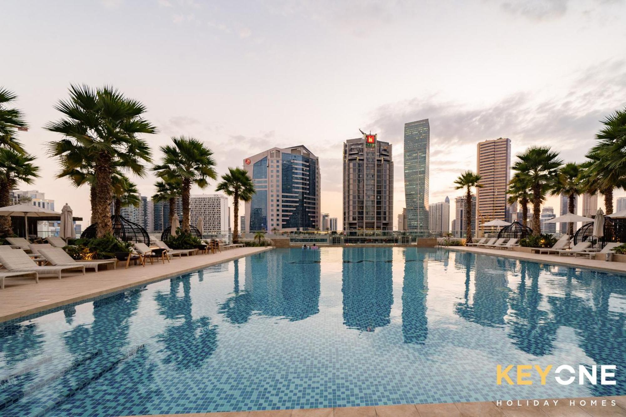 Sleek Studio In Prive With Stunning Canal View Dubai Ngoại thất bức ảnh