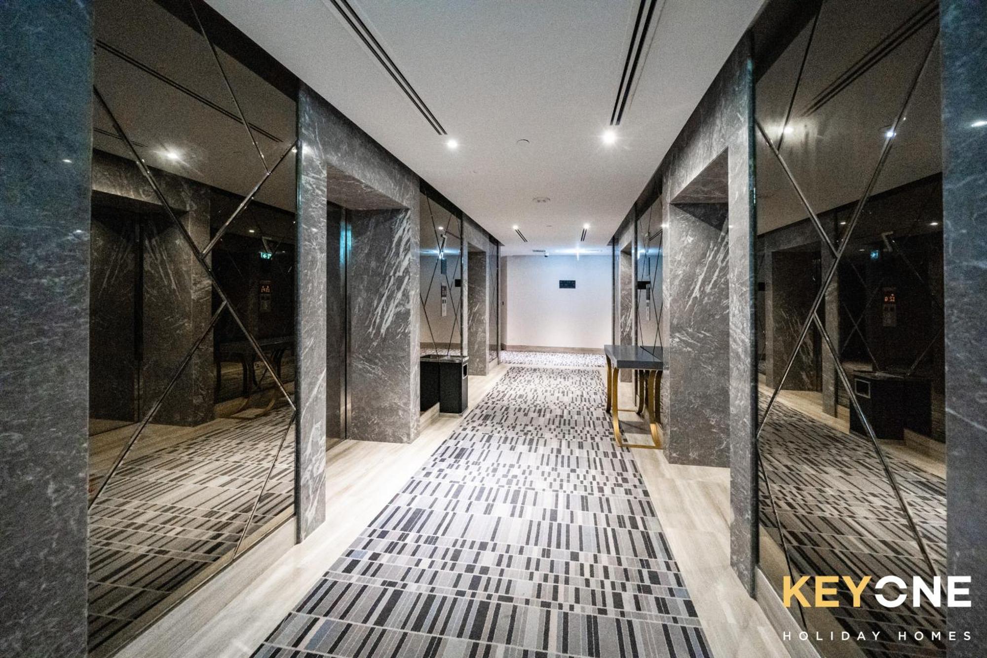 Sleek Studio In Prive With Stunning Canal View Dubai Ngoại thất bức ảnh