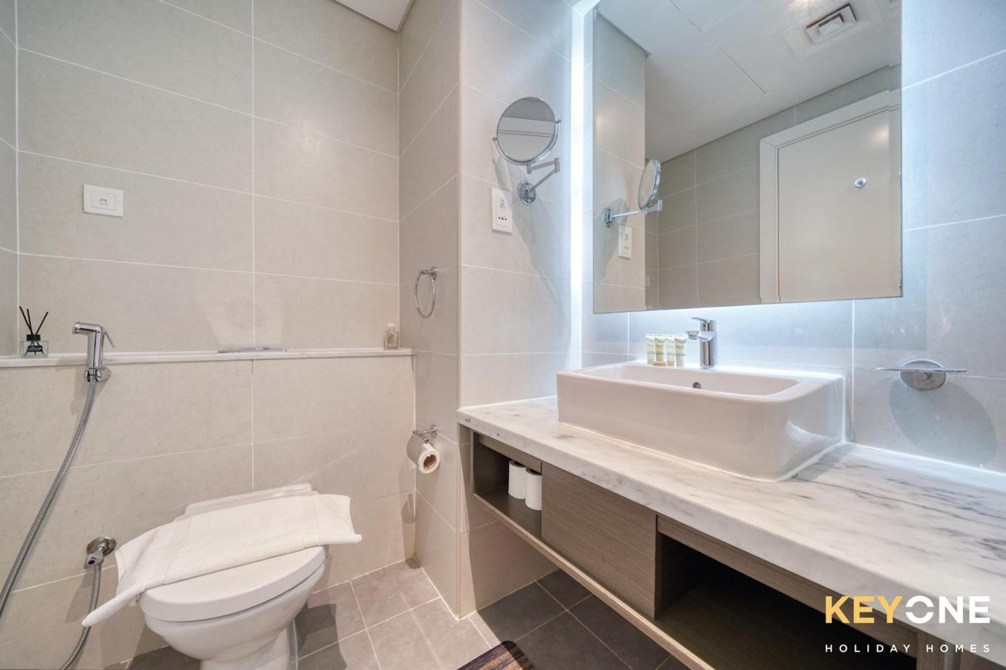 Sleek Studio In Prive With Stunning Canal View Dubai Ngoại thất bức ảnh