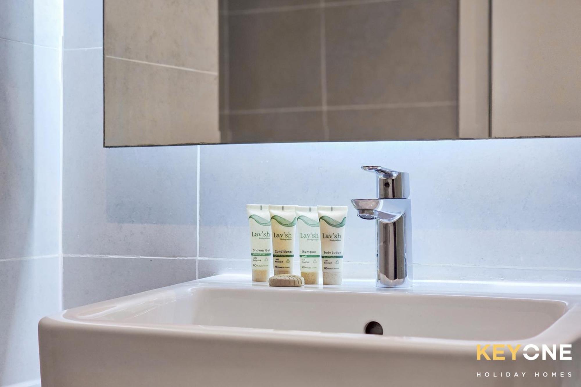 Sleek Studio In Prive With Stunning Canal View Dubai Ngoại thất bức ảnh
